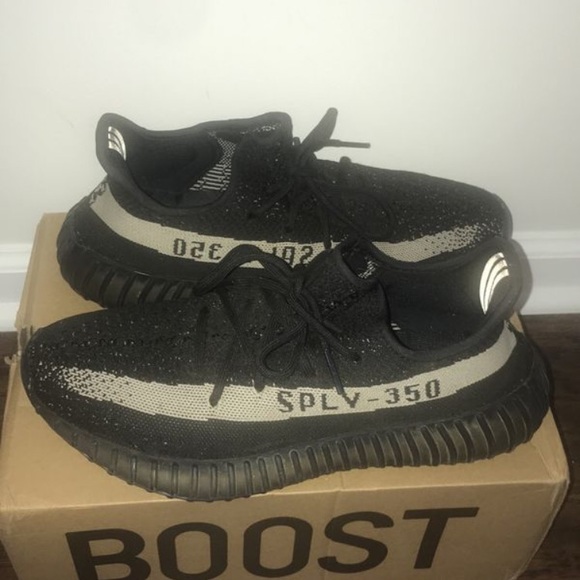 Yeezy 350 v2 Oreo - Picture 1 of 6